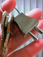 電源プラグ型のキーホルダー